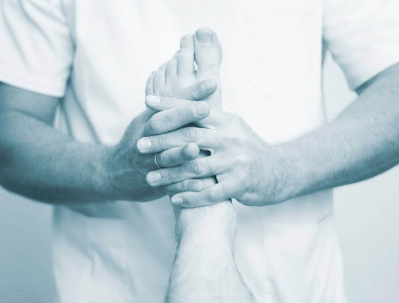 Behandlung bei Fuß-, Knie-, und Beinschmerzen durch den erfahrenen Therapeuten Andreas Spätling